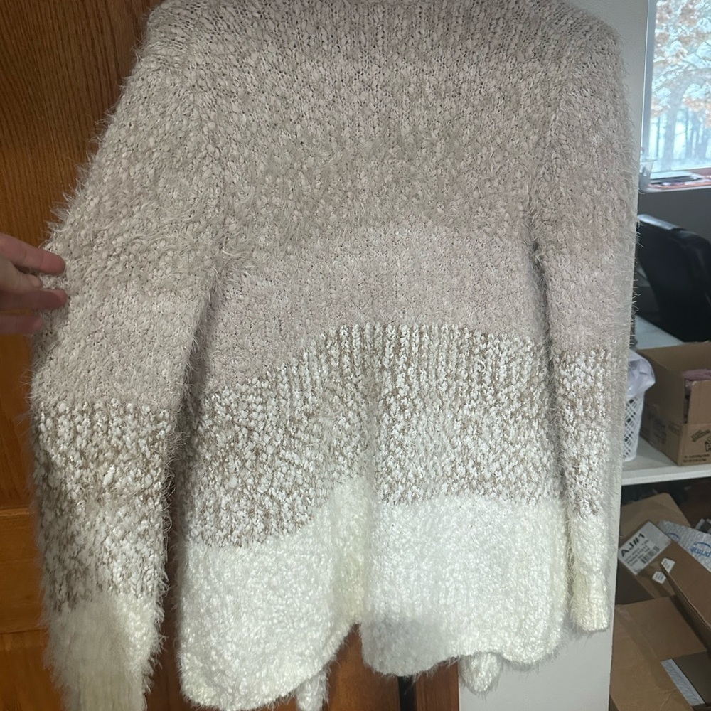 Cupio Women's Cardigan in Beige and Cream - Picture 2 of 3